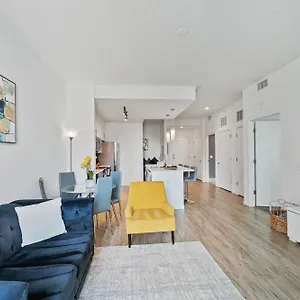  Apartment Luxury 1 Bedroom With Den Downtown - Views, Rooftop Pool, Workspace USA